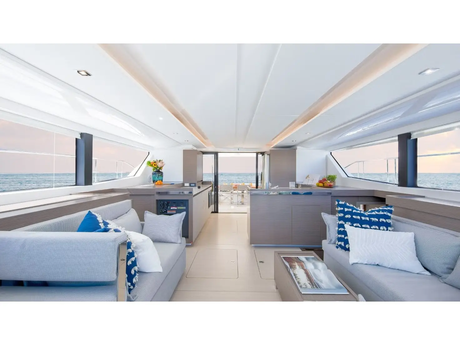 E-motion, Interior image