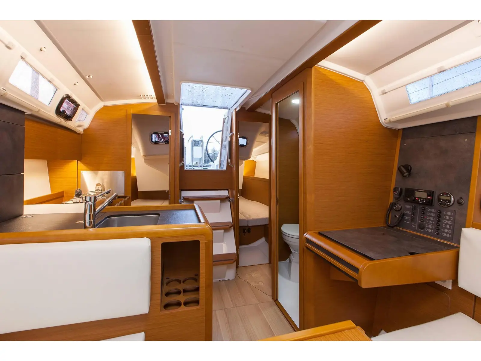 Mon Amour, Interior image