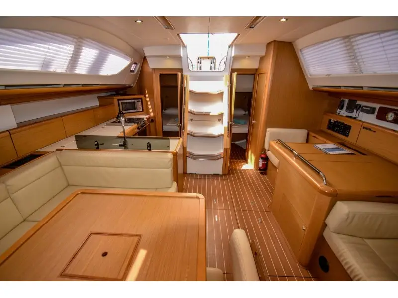 Eleven, Interior image