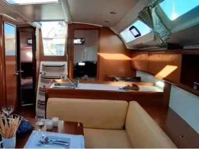 Maria, Interior image