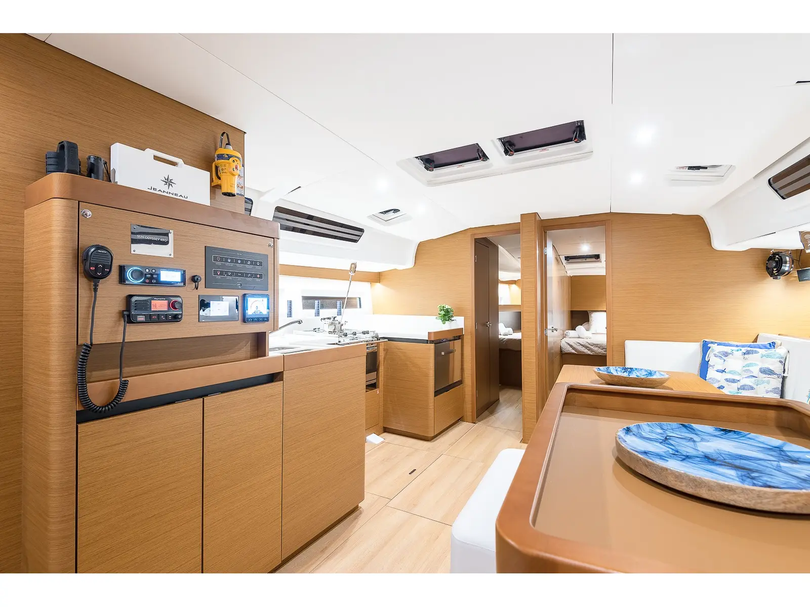Jason, Interior image
