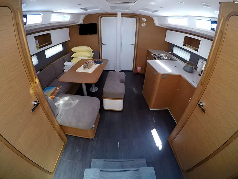 Anita, Interior image