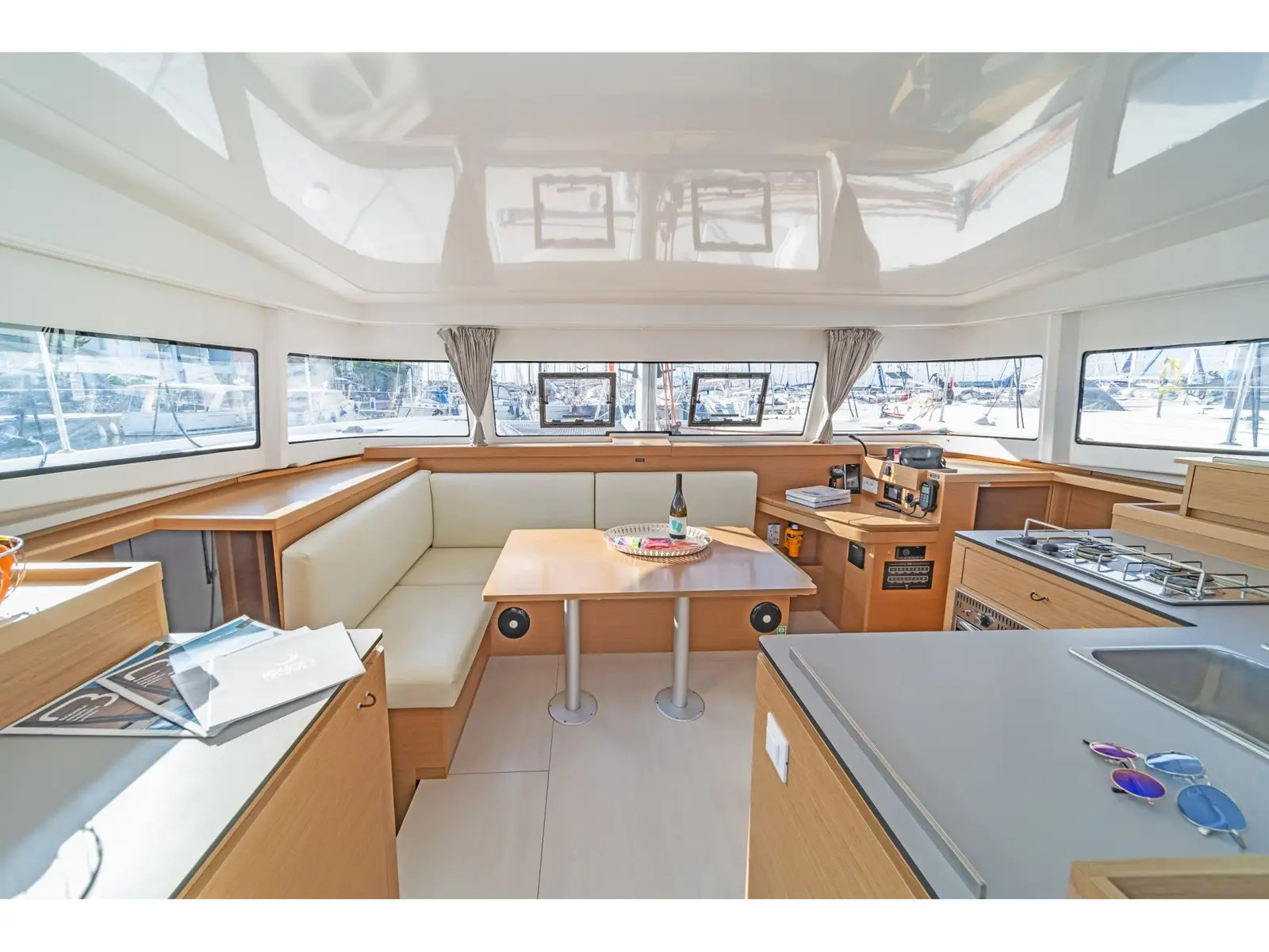 Phos, Interior image