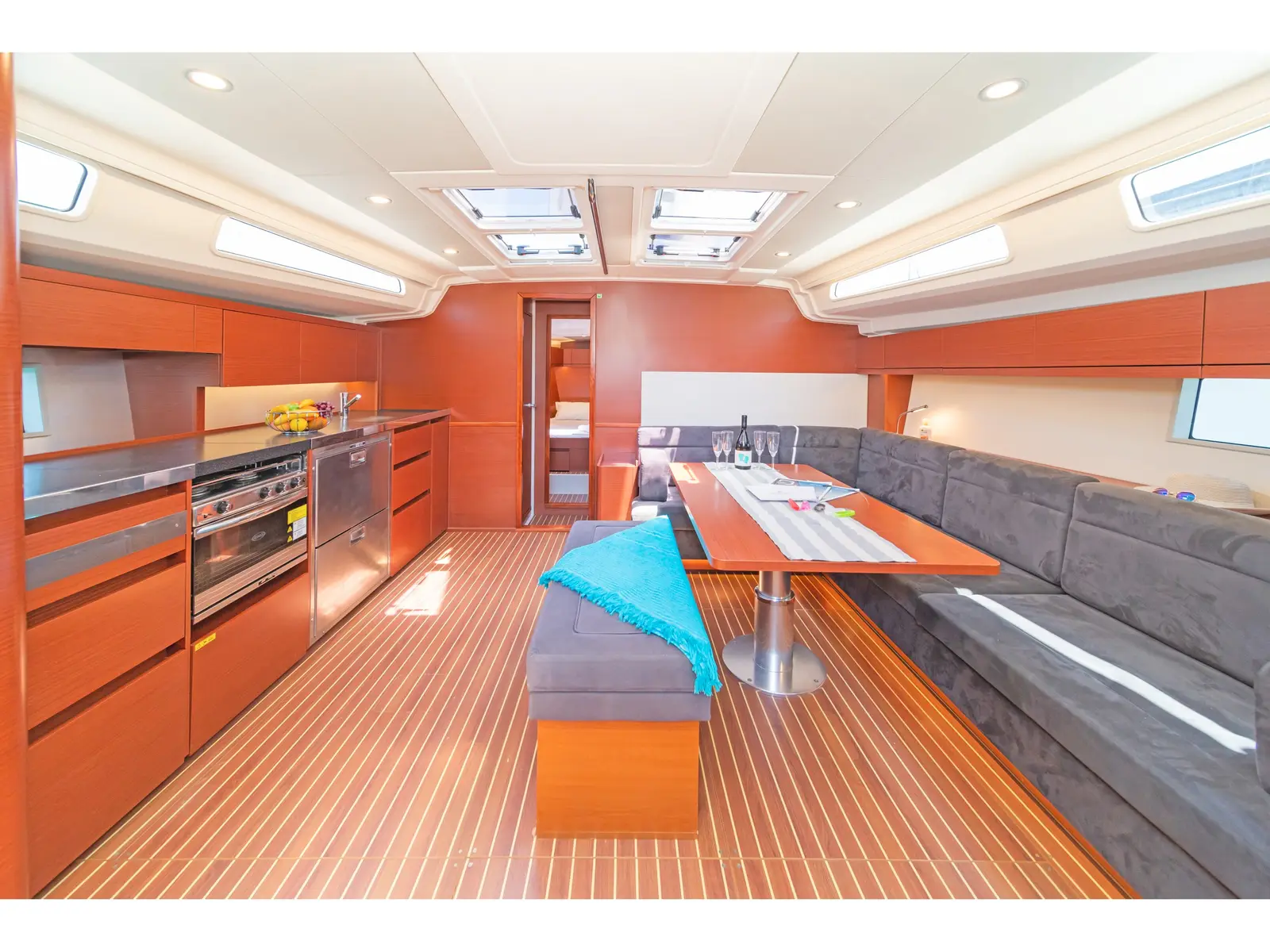 El Grande, Interior image