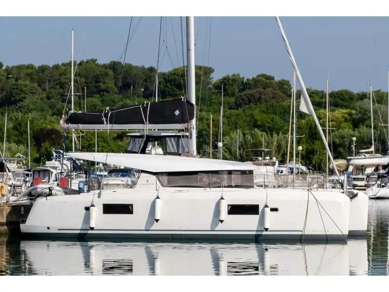 Marina 4, Lagoon 42