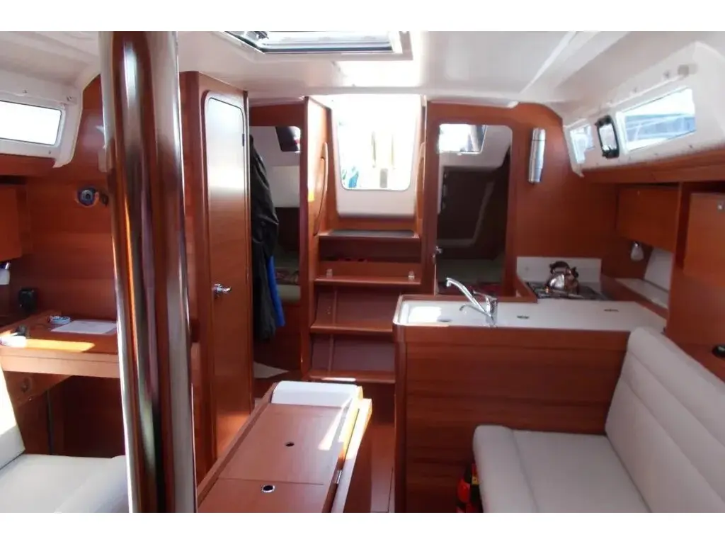 Moonsail, Interior image
