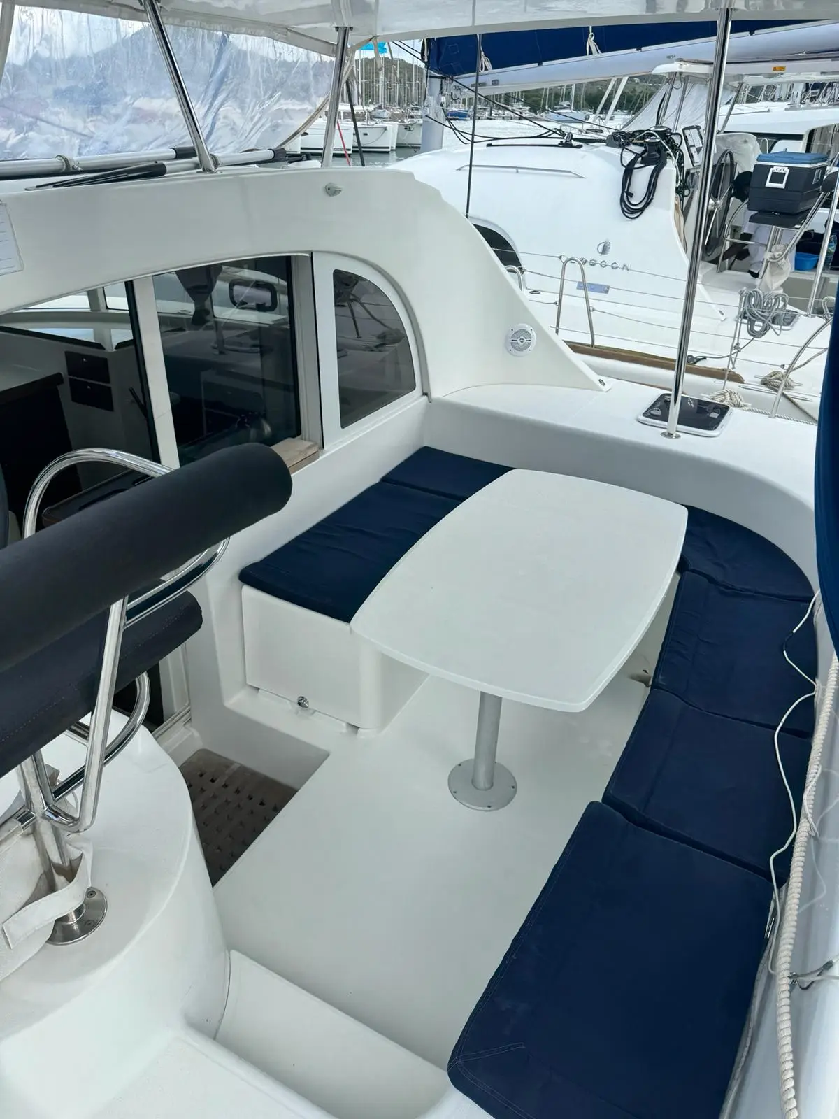 OSCAR III, Interior image