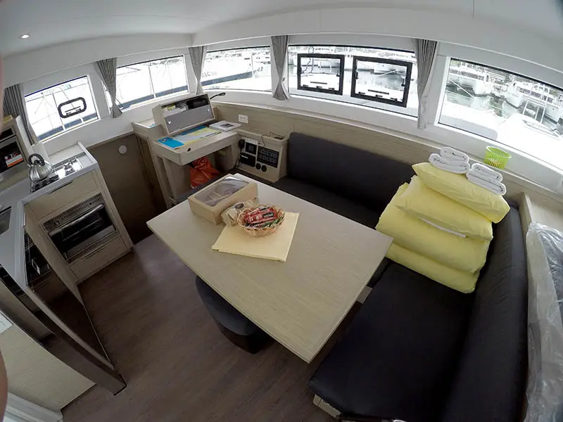 Tom Cat, Lagoon 40
