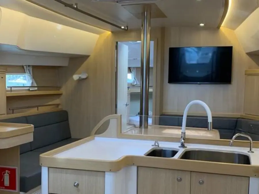 Nuestro, Interior image