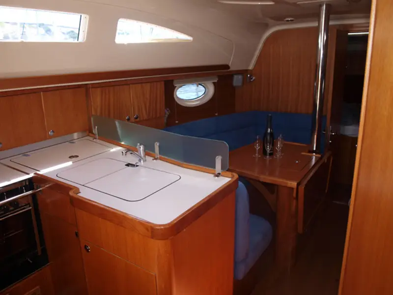 Sea Bird, interior