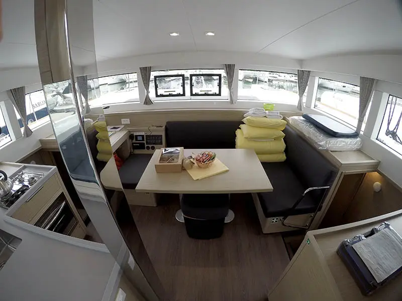 DUPLO II, Interior image