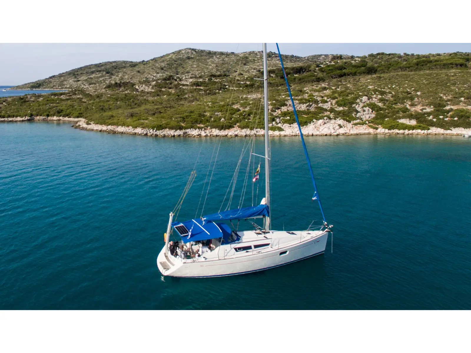 Izella, Main image