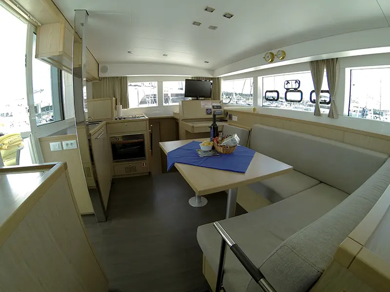 Bob Cat, Interior image
