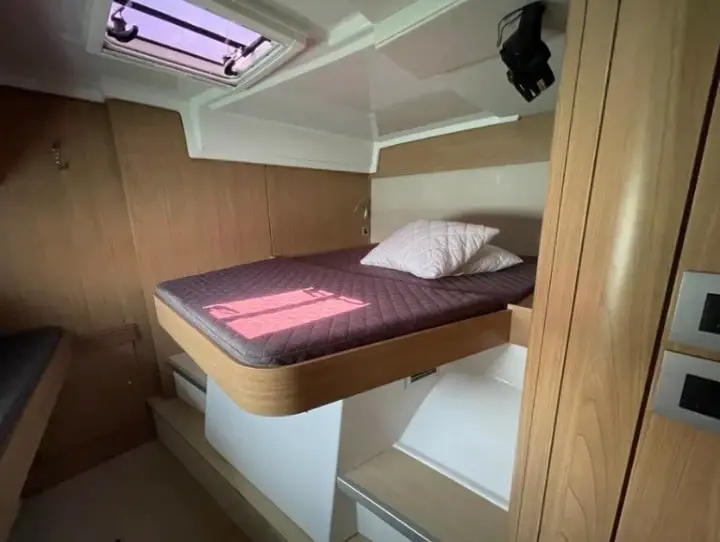 Blue Spirit, Interior image