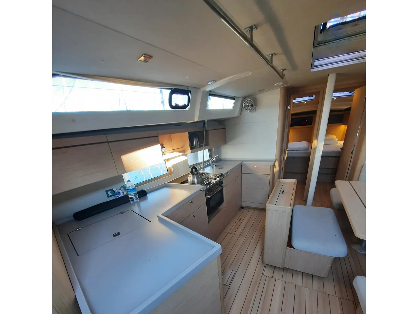 Melissa, Interior image