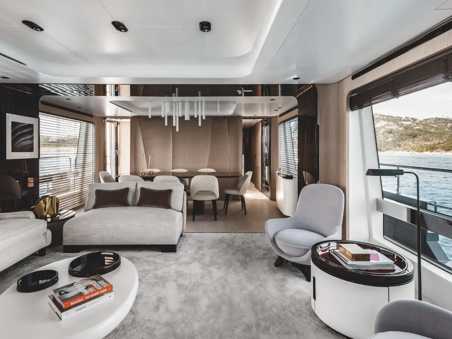 ALUMINIA TOO, Interior image