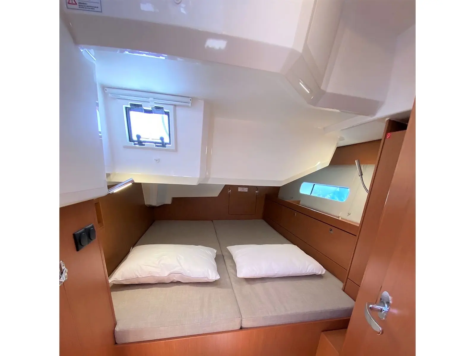 JASON, Interior image