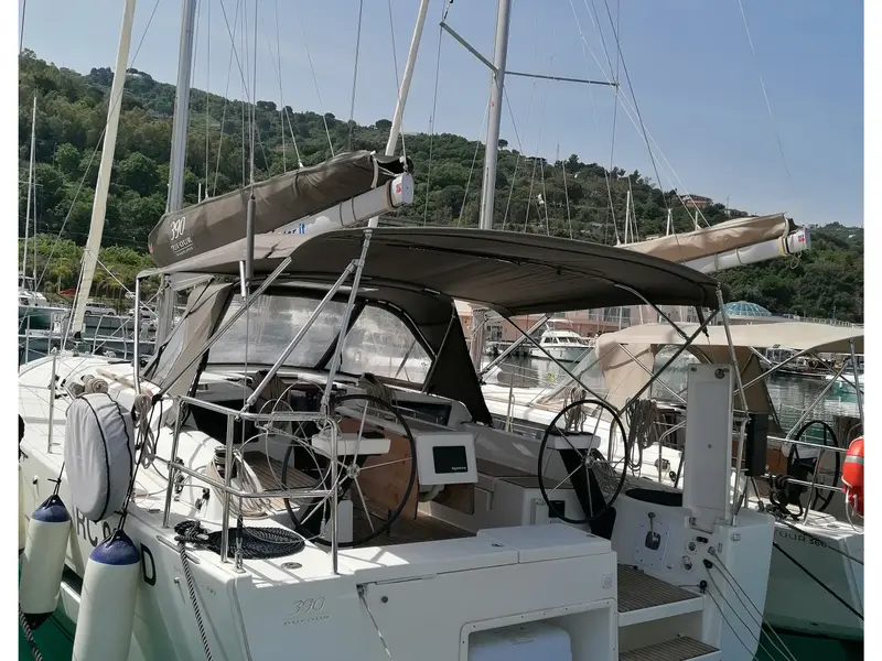Parbleu, Main image