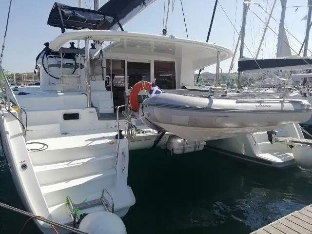Tulip, Lagoon 400 S2