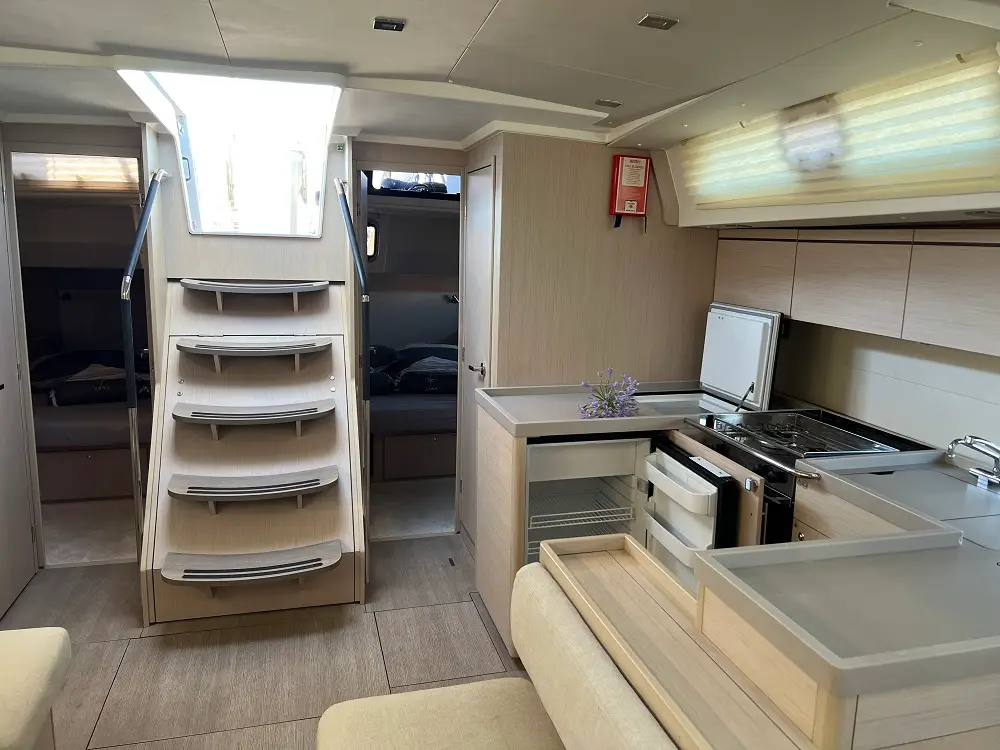 ANNA, Interior image