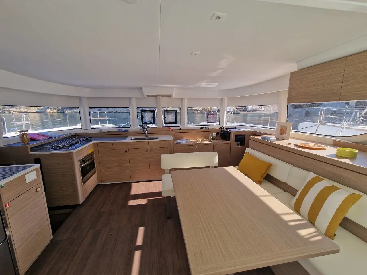 Solara, Interior image