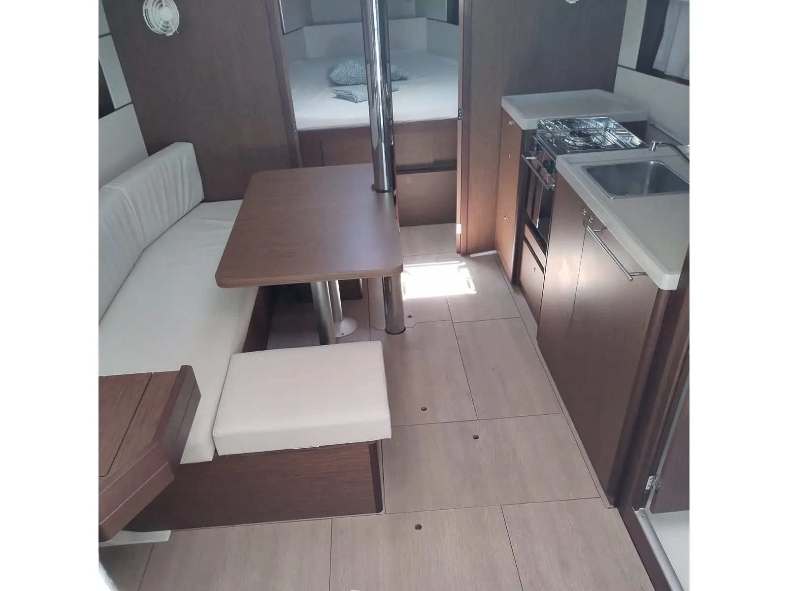 Diana, Interior image