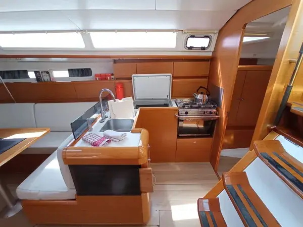 BLUE SWAN, Interior image