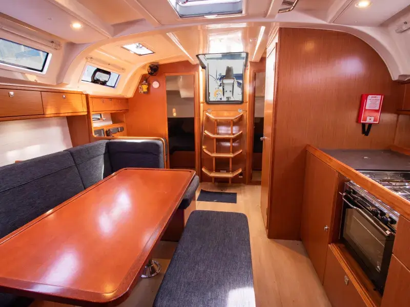 Electra, Interior image