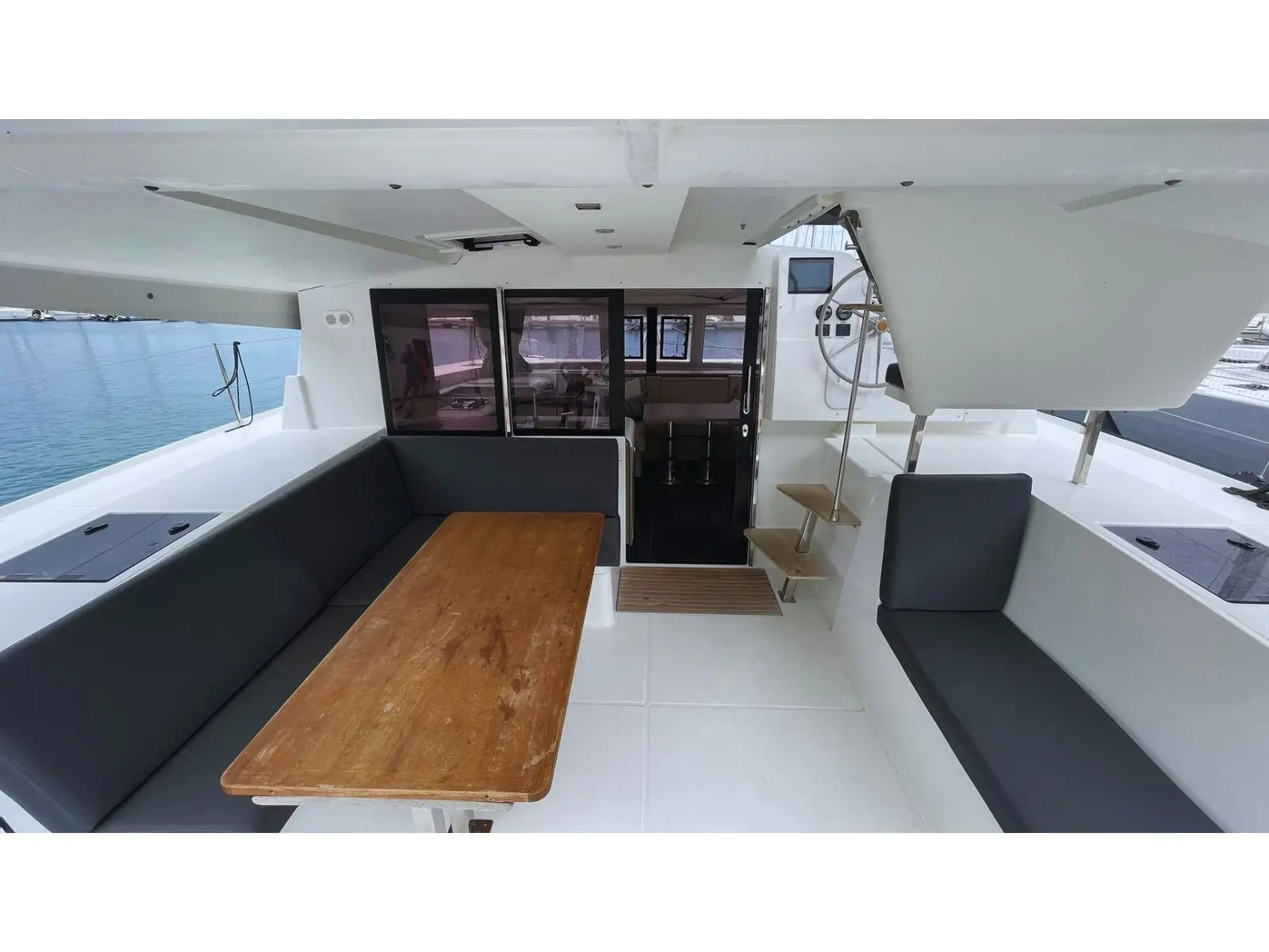 Luna, Interior image