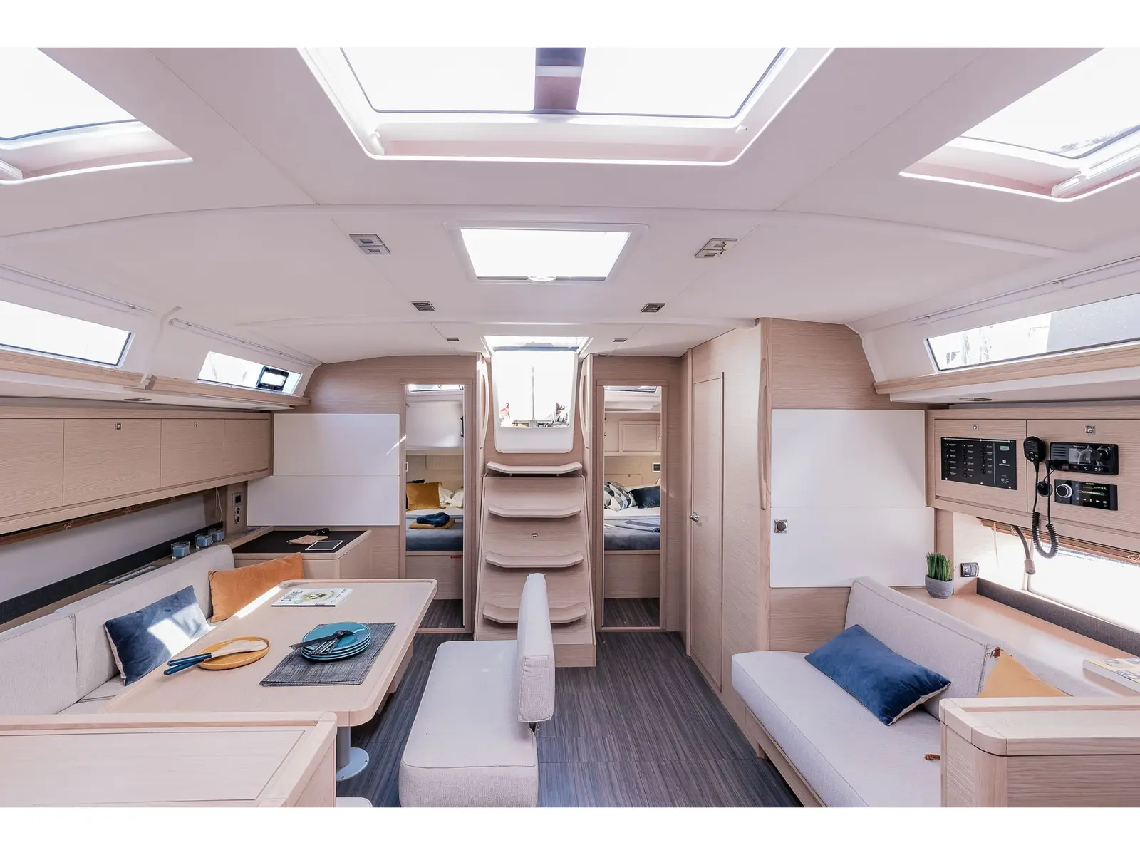 ALYSS, Interior image