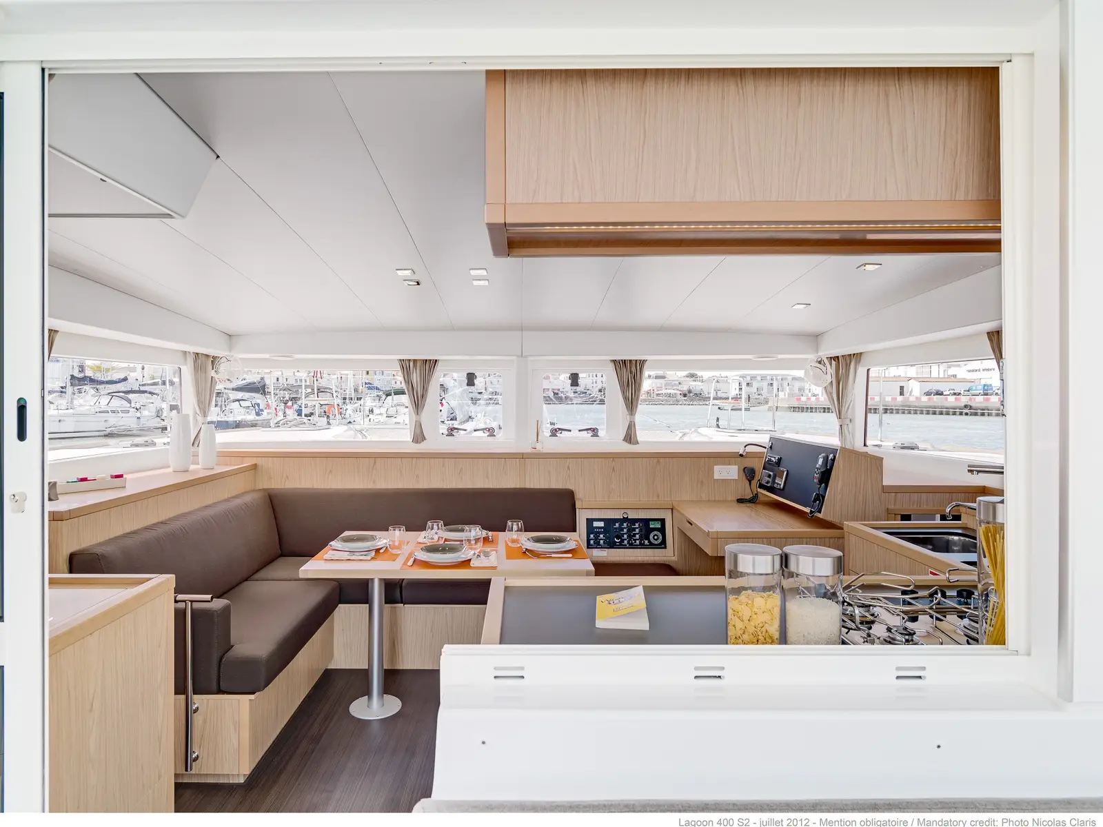 Catazur, Interior image