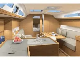 Estelle, Interior image