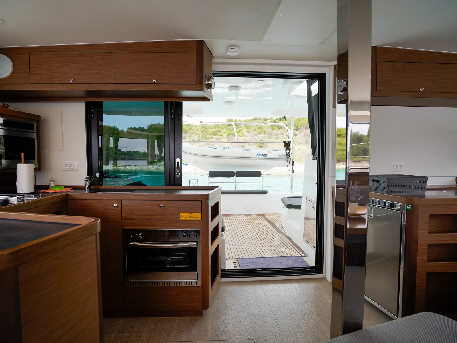 Vesper, Interior image