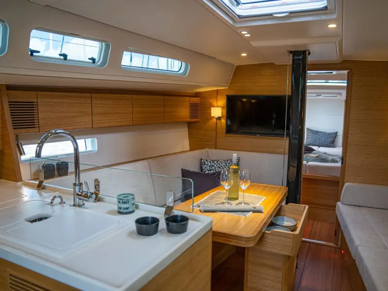 Areti, Interior image