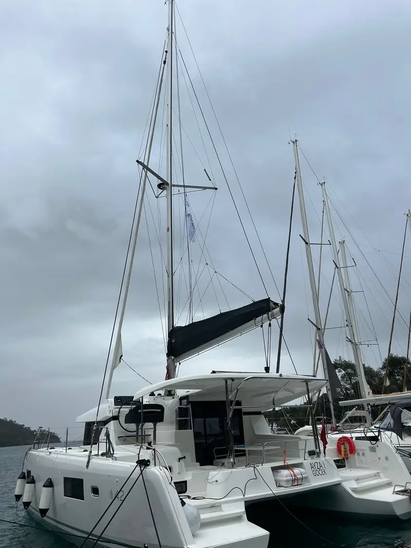 Rena, Lagoon 42