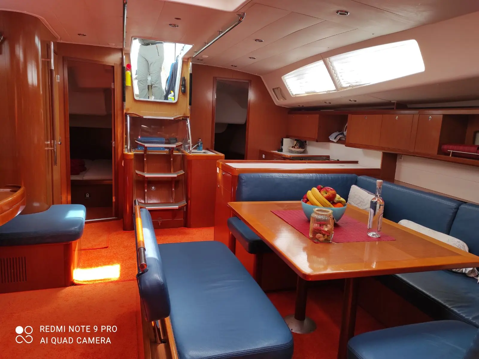 Valasia, Interior image