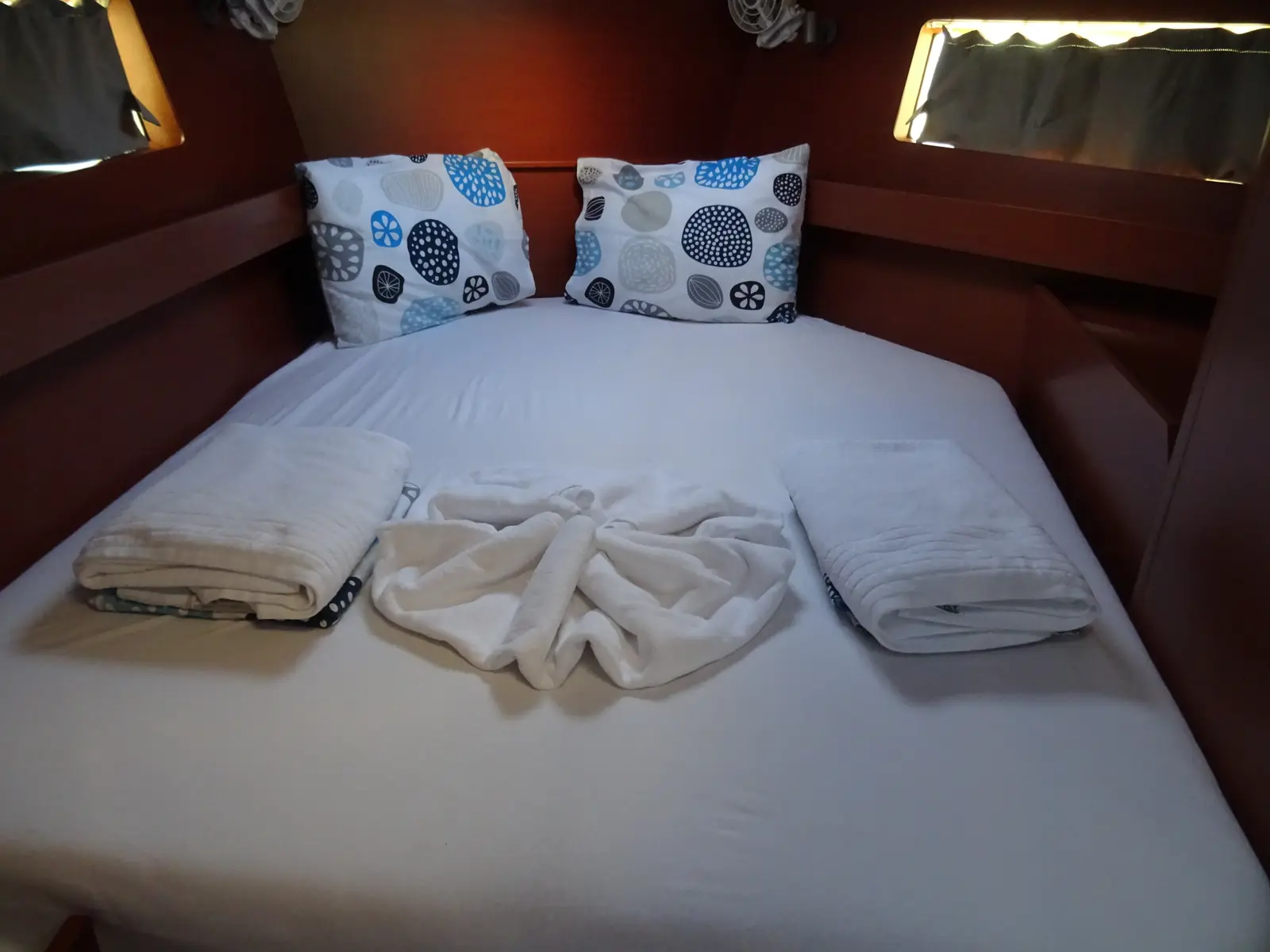 Ariadne, Cabin
