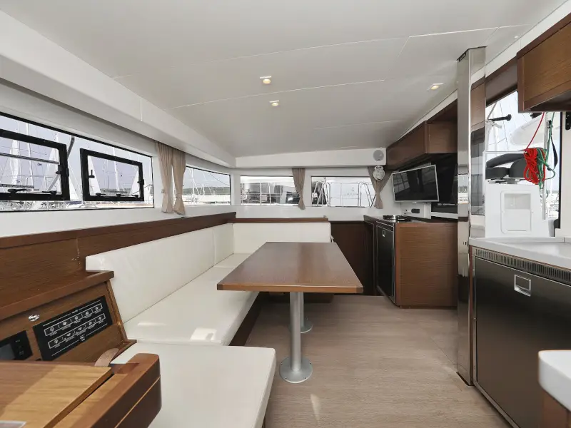 MARI, Interior image