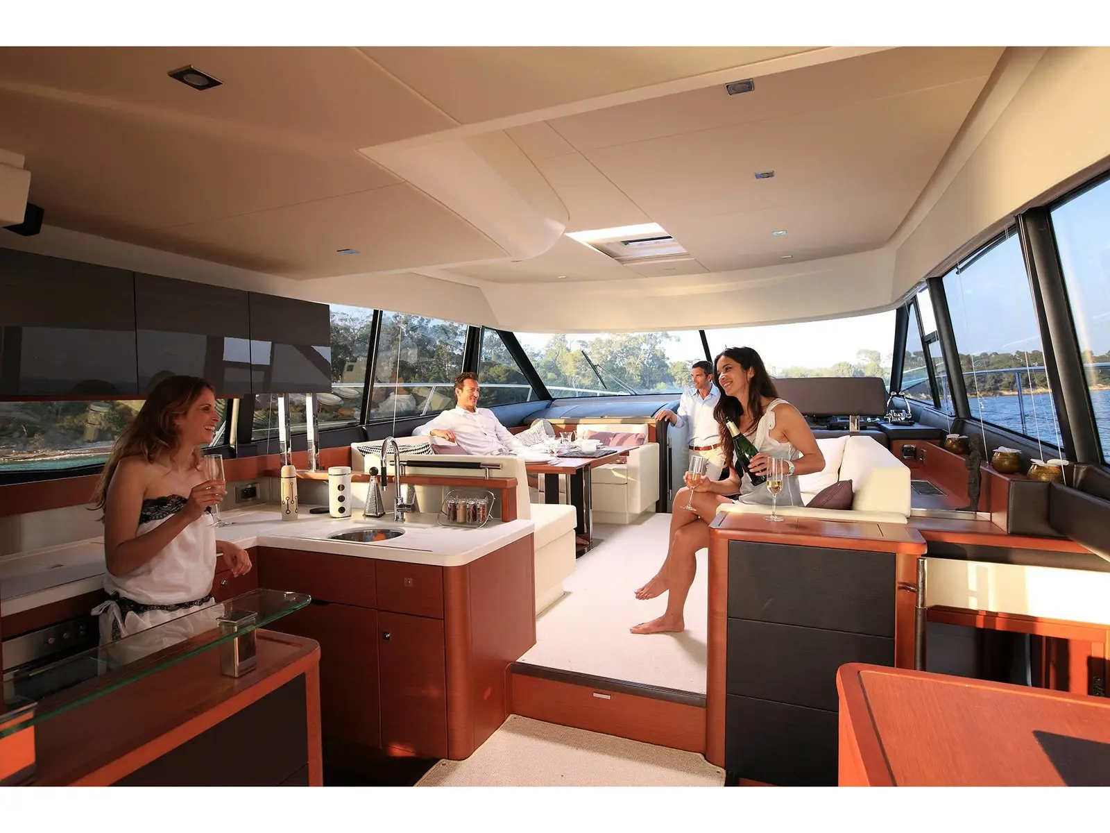 Very Bery, Interior image