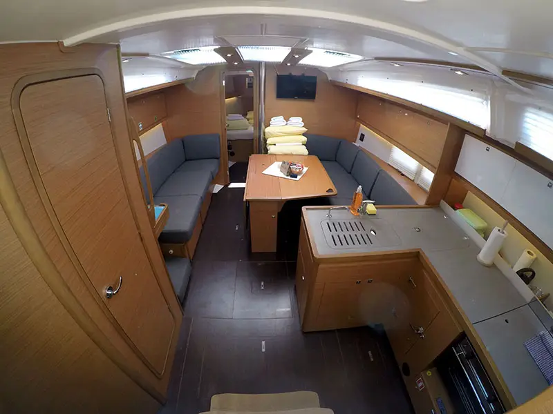 Barone, Interior image