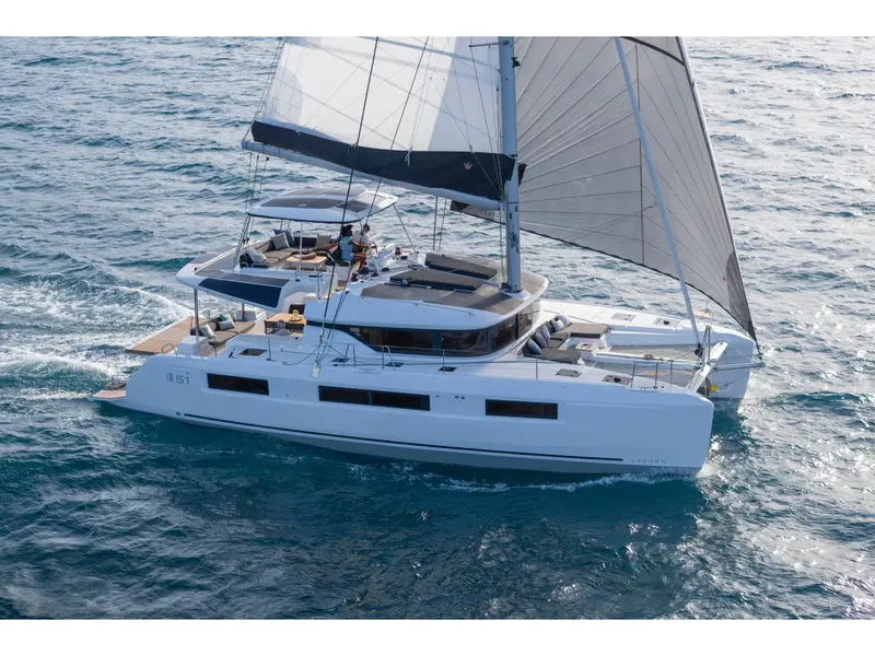 Margeo XIX (A/C, GENERATOR, WATER MAKER, ICE MAKER, HARD BIMINI TOP), Lagoon 51