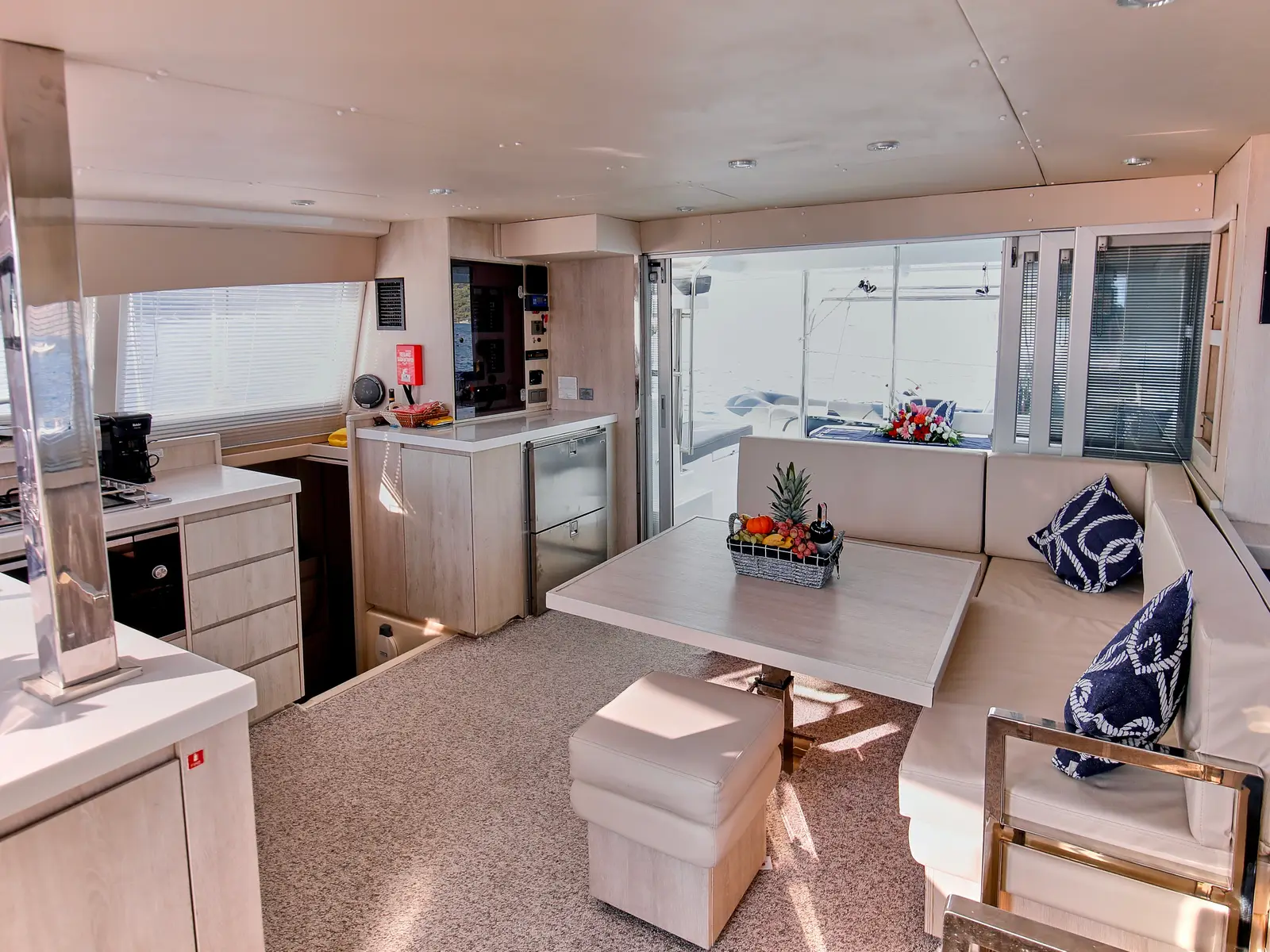 Deria, Interior image