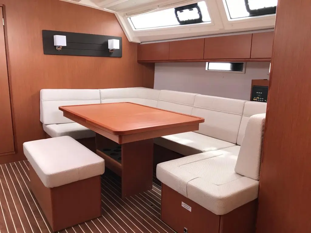 Sea Wonder, Interior image