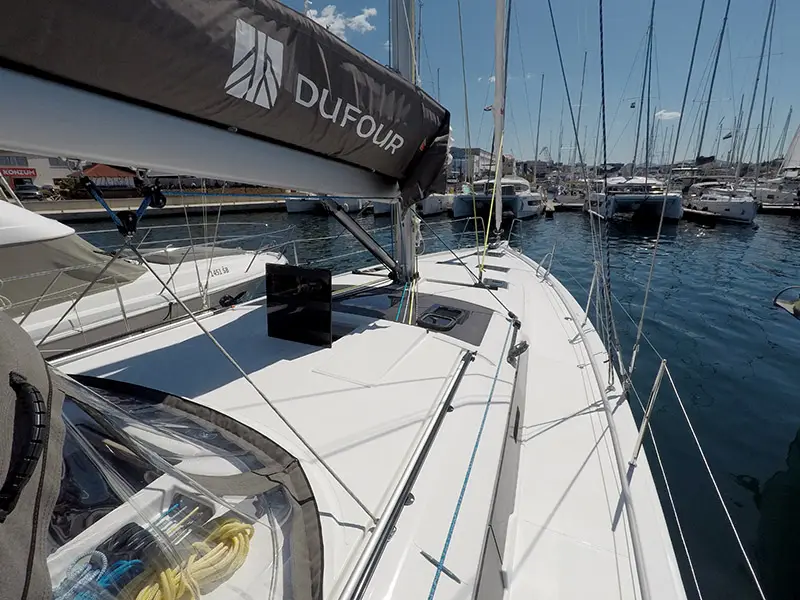 Dama, Dufour 44