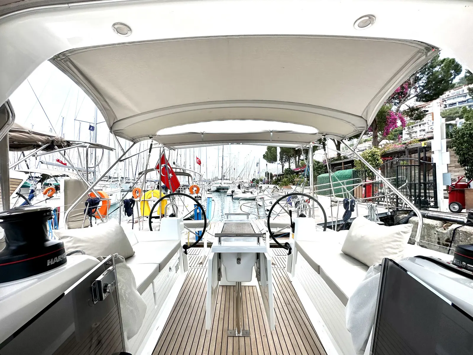 Sail Lyra, Foto 2