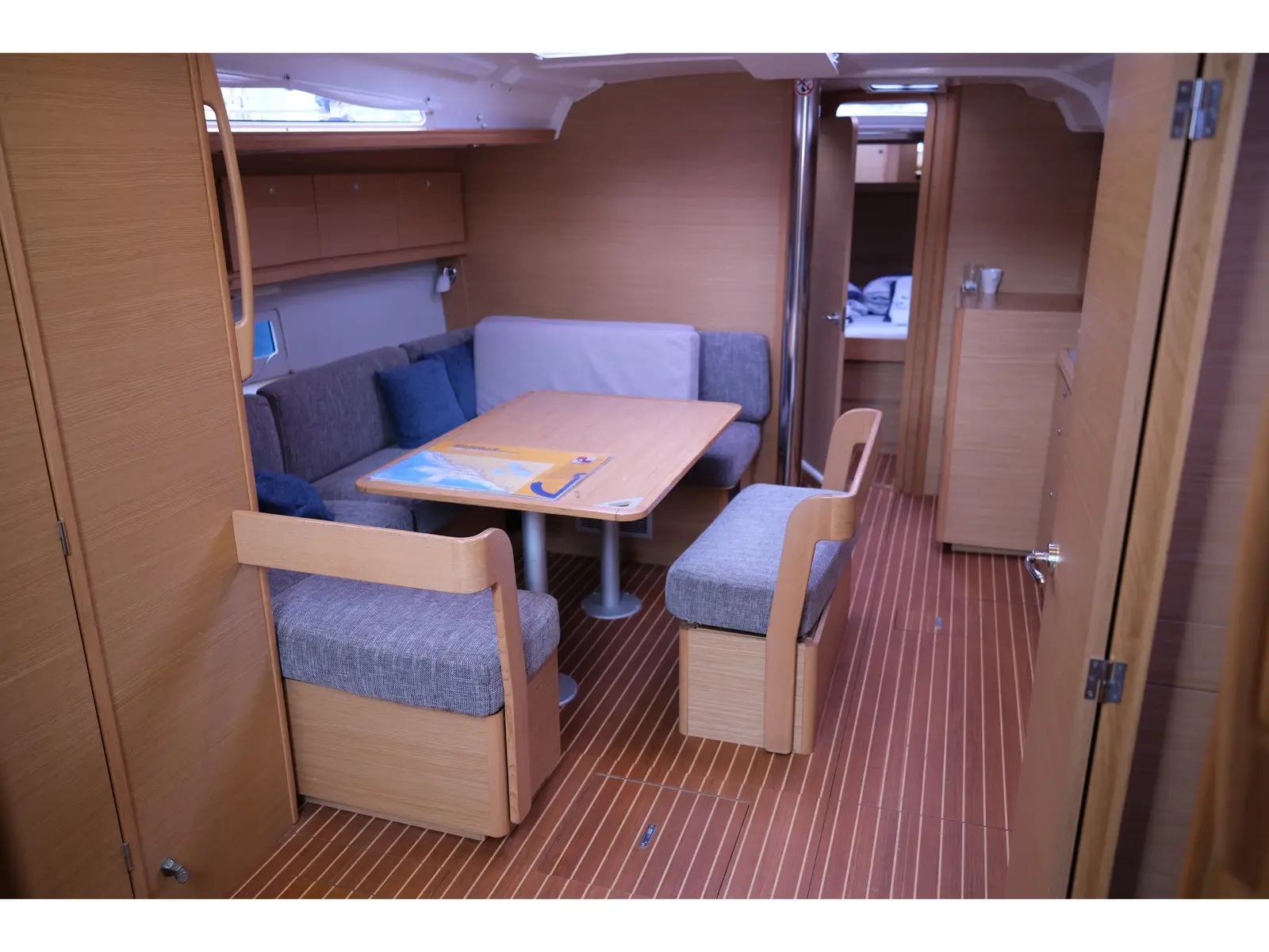 Catacea, Interior image