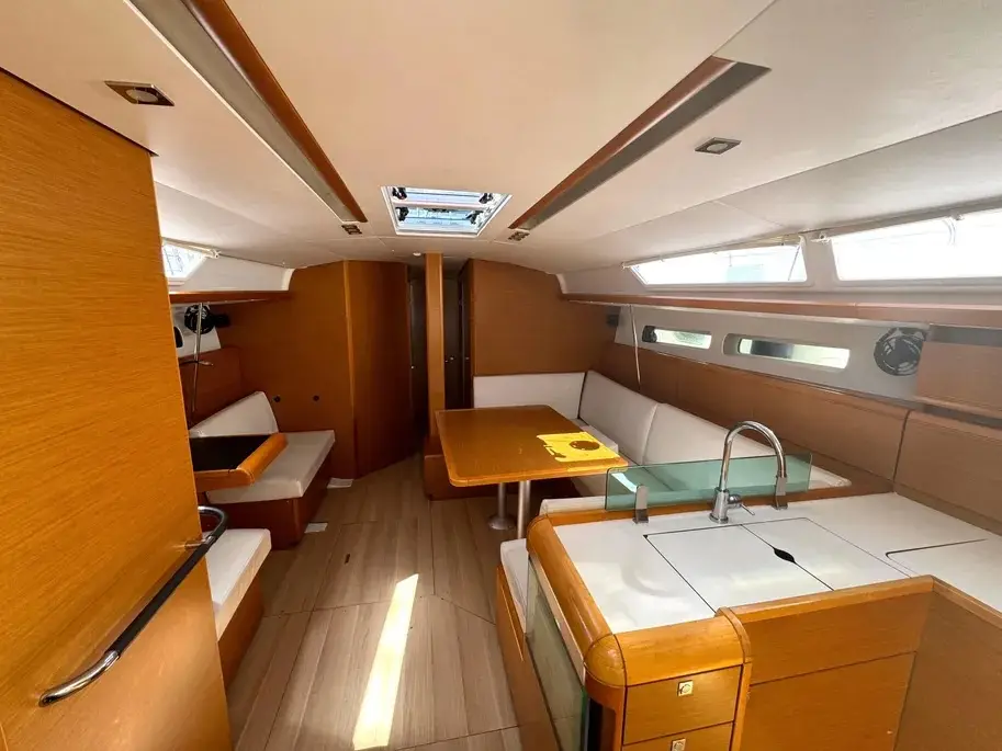 Teorica II, Interior image