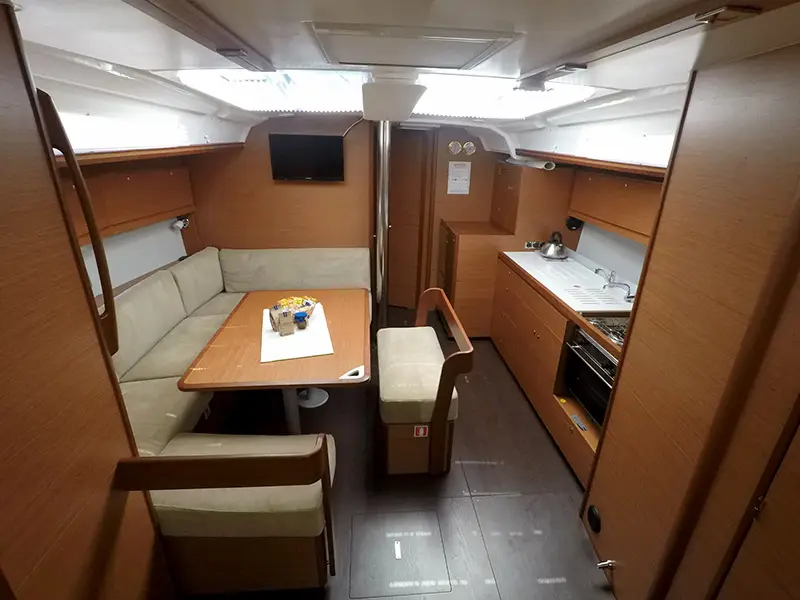 SWEETEST TAB00, Interior image