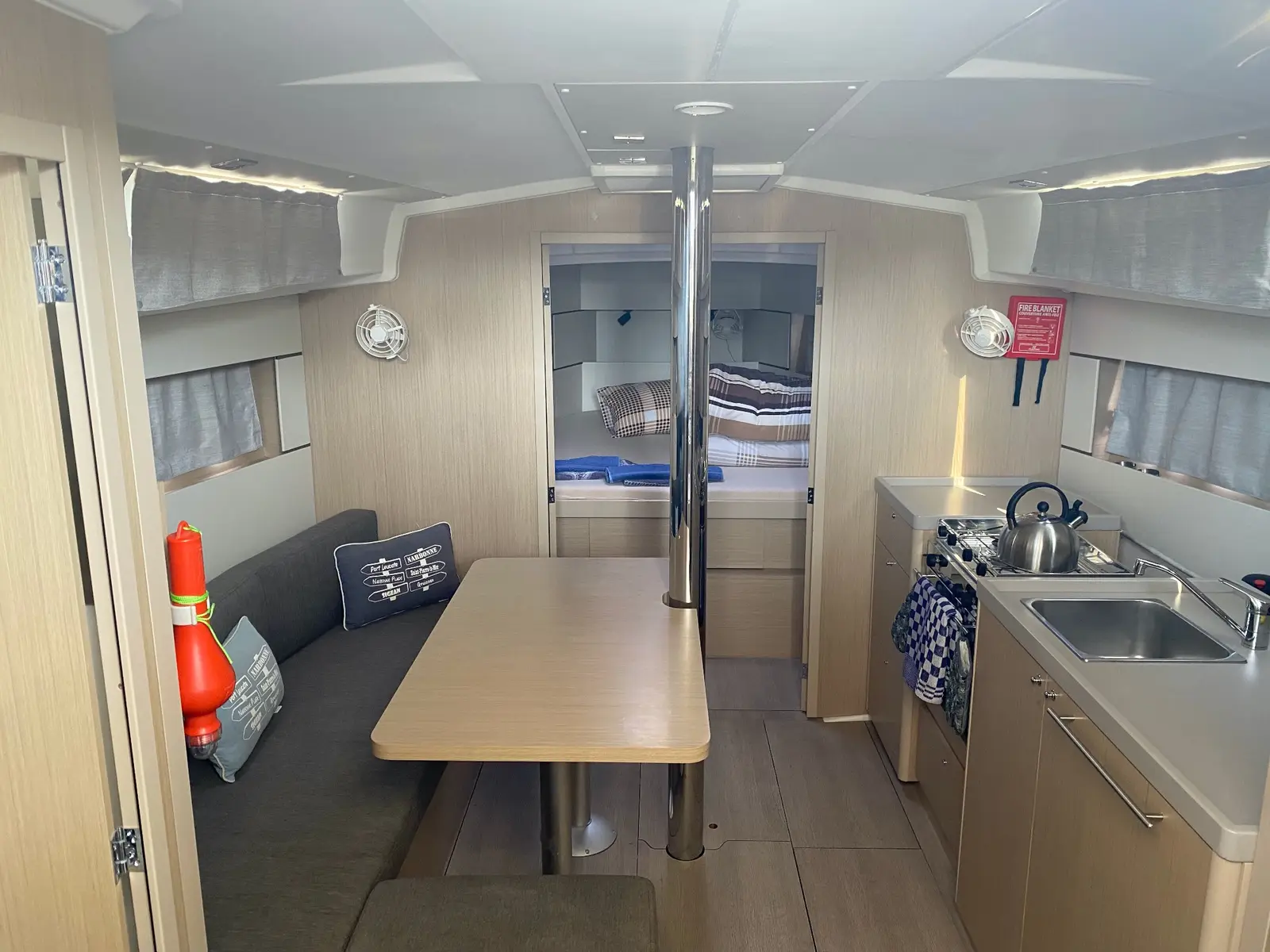 Helena, Interior image
