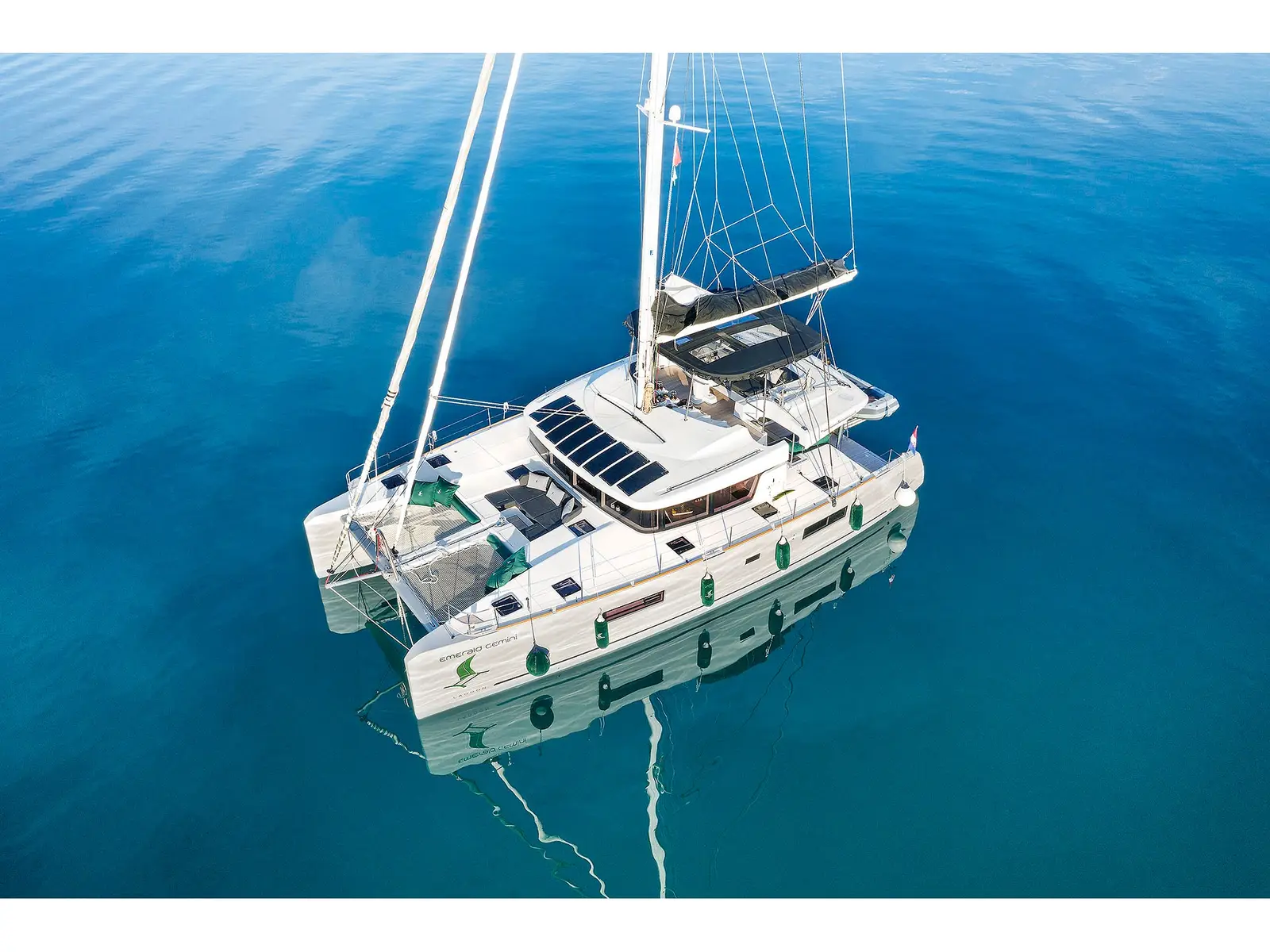 EMERALD GEMINI, Main image